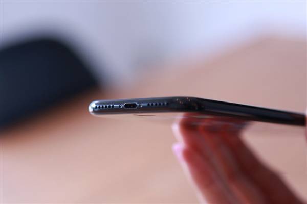 iphone7亮黑色和黑色包裝不一樣嗎？蘋果7/7plus黑色開箱上手體驗