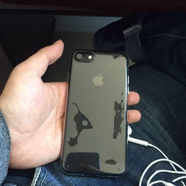 到底要不要買亮黑色蘋果iPhone7?真相凌亂