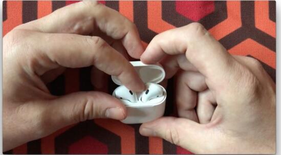 從充電盒中取出AirPods困難?試試這個方法 從充電盒中取出AirPods困難?試試這個方法