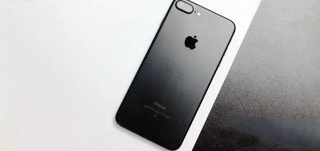 蘋果7黑色還是亮黑好看?iPhone7黑色與亮黑色區別對比 蘋果7黑色還是亮黑好看?iPhone7黑色與亮黑色區別對比