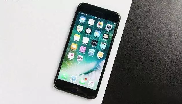蘋果7黑色還是亮黑好看?iPhone7黑色與亮黑色區別對比 蘋果7黑色還是亮黑好看?iPhone7黑色與亮黑色區別對比