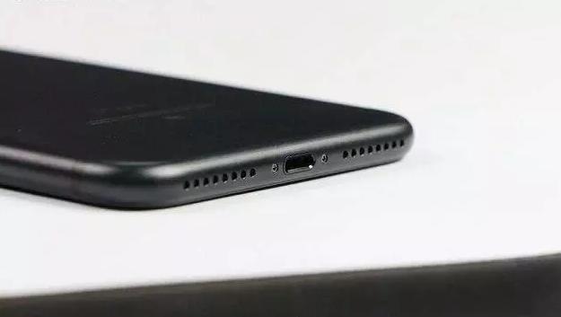 蘋果7黑色還是亮黑好看?iPhone7黑色與亮黑色區別對比 蘋果7黑色還是亮黑好看?iPhone7黑色與亮黑色區別對比