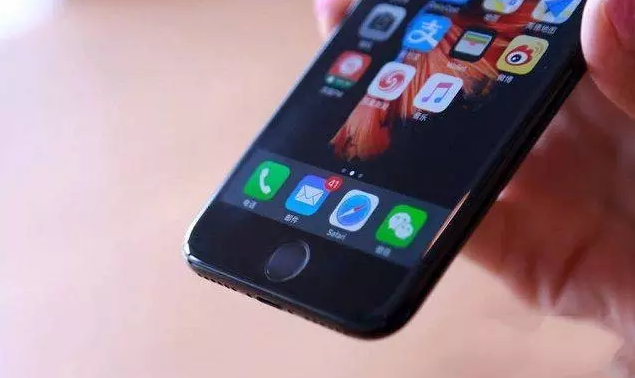 蘋果7黑色還是亮黑好看?iPhone7黑色與亮黑色區別對比 蘋果7黑色還是亮黑好看?iPhone7黑色與亮黑色區別對比