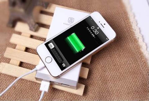 充電不能玩手機,雷雨天少玩手機 充電不能玩手機,雷雨天少玩手機