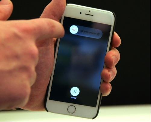 iPhone手機掉進水裡後應該這麼辦? iPhone手機掉進水裡後應該這麼辦?