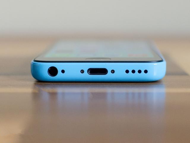 教你如何快速更換蘋果5C屏幕 教你如何快速更換蘋果5C屏幕