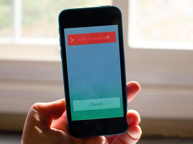 教你如何快速更換蘋果5C屏幕 教你如何快速更換蘋果5C屏幕