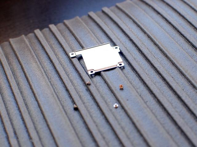 教你如何快速更換蘋果5C屏幕 教你如何快速更換蘋果5C屏幕