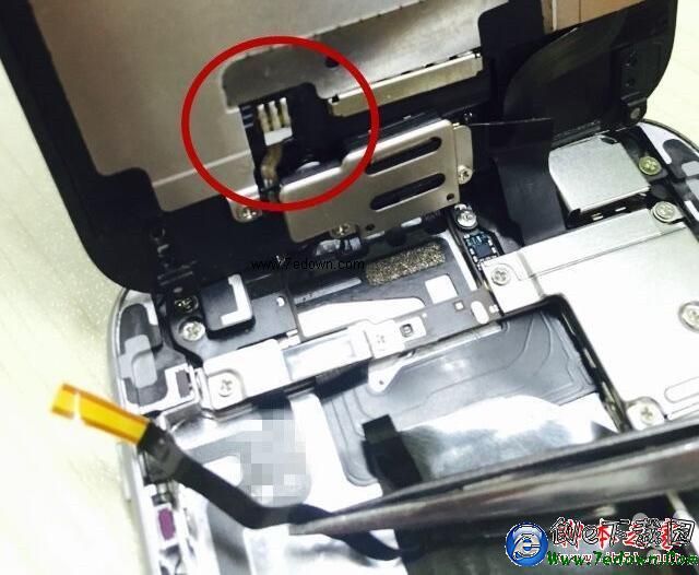 這部iPhone6有點怪,背部的蘋果Logo標志居然亮了!