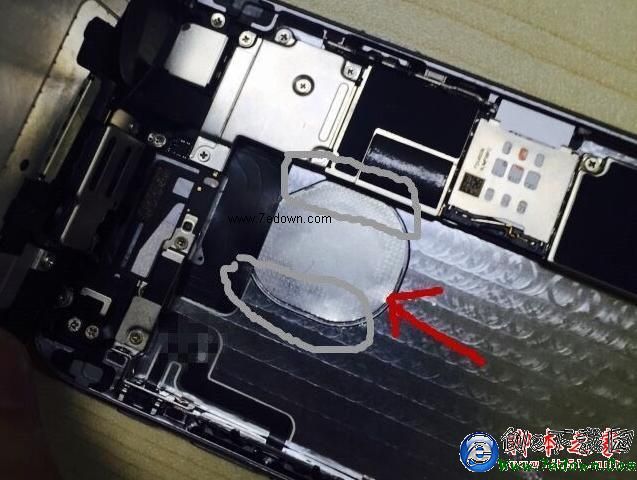 這部iPhone6有點怪,背部的蘋果Logo標志居然亮了!