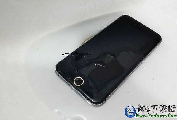 iPhone掉水怎麼辦？五步急救掉水iPhone