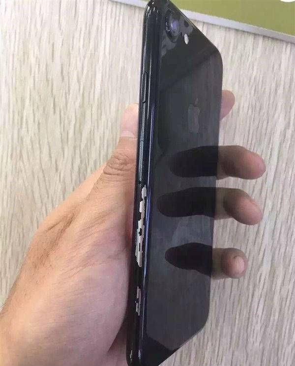 亮黑色iPhone7不戴套裸奔之後 辣瞎眼睛!