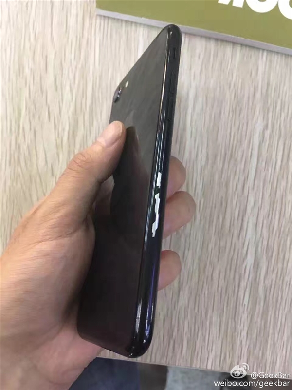 iPhone7亮黑色掉漆怎麼辦？蘋果iPhone7Plus亮黑色掉漆解決方法 