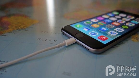 晚上睡覺前應該拔掉iPhone/iPad充電器嗎?